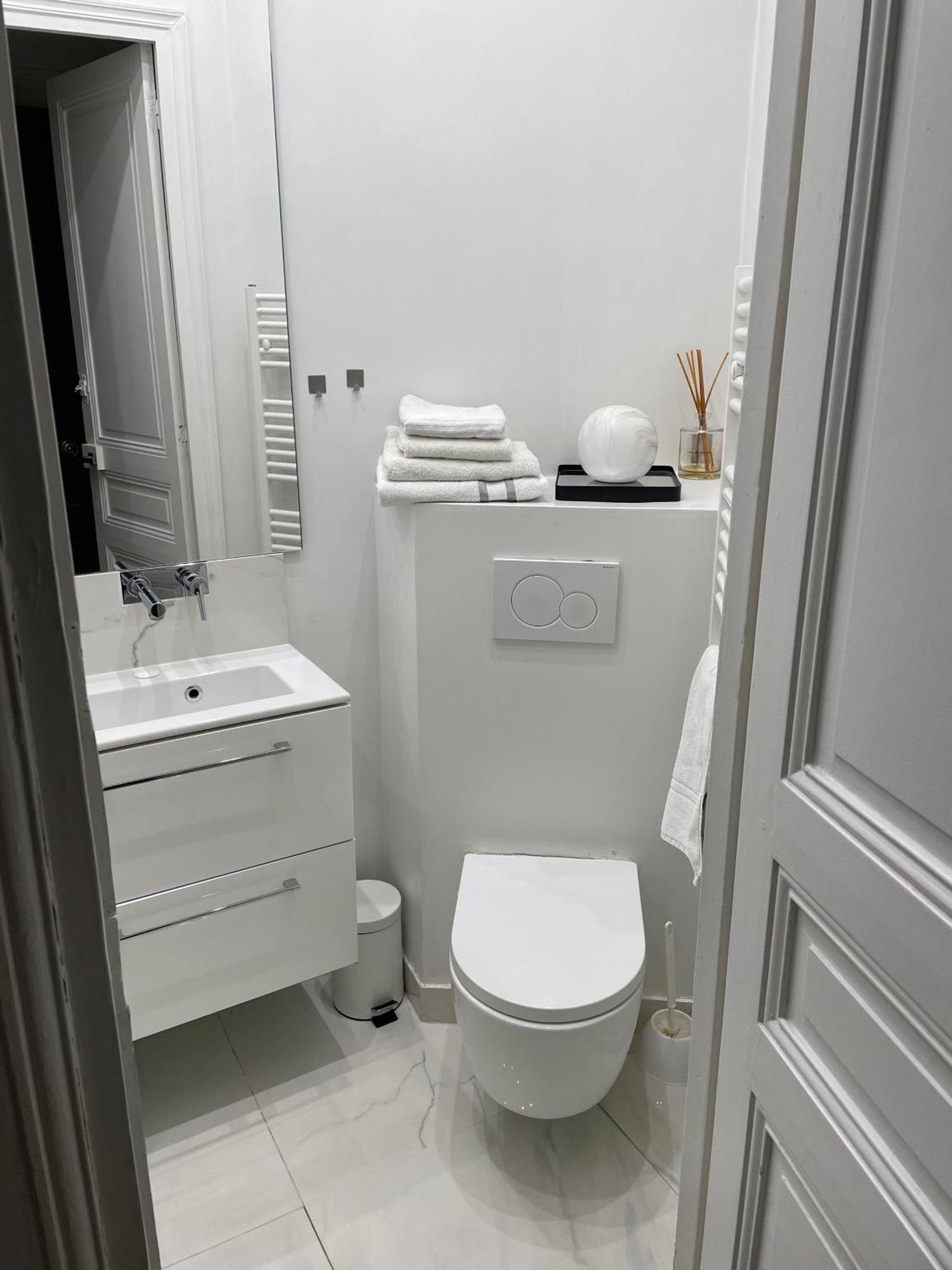 Appartement 7eme Invalides/ Tour Eiffel 1er Etage *