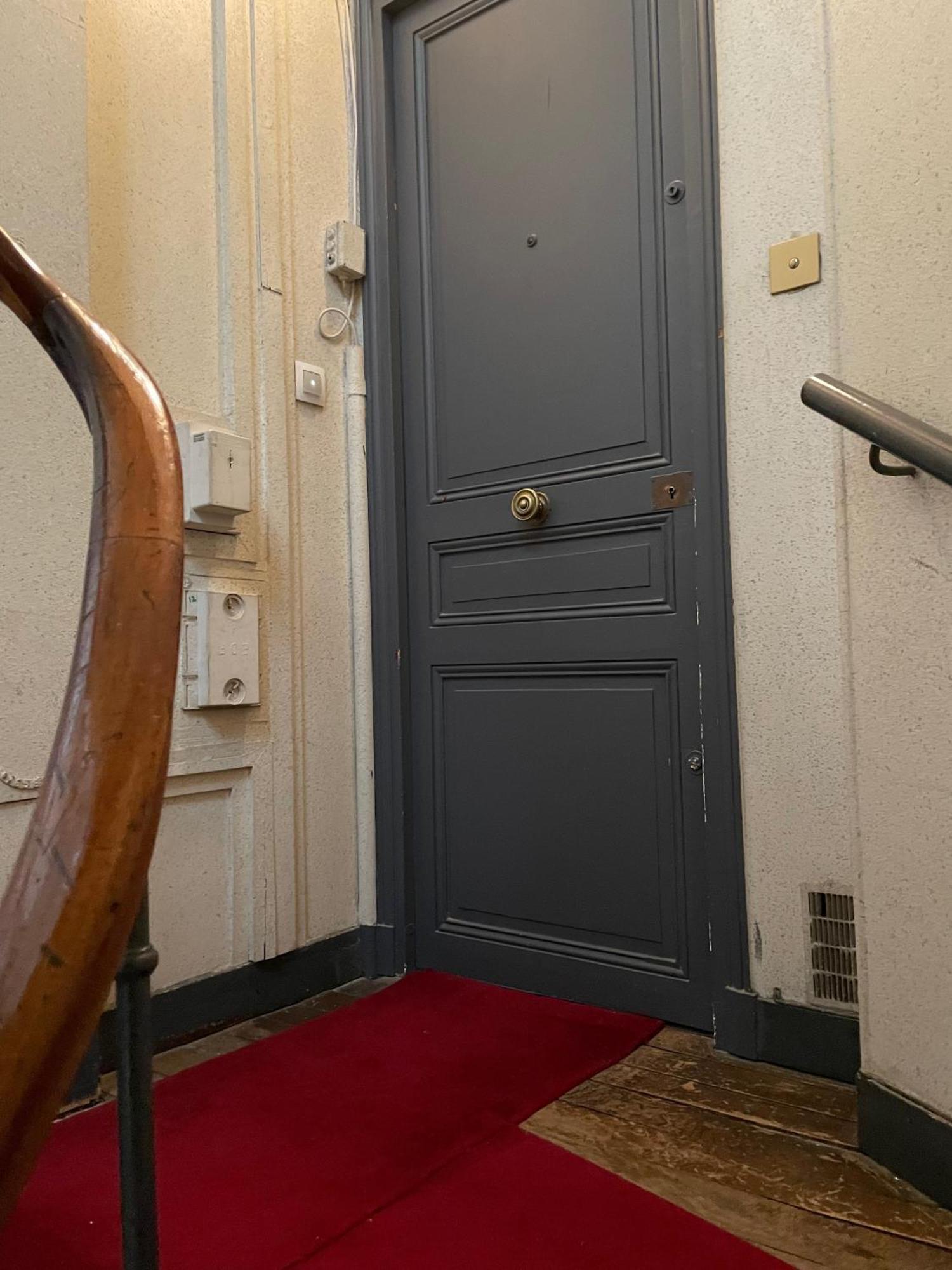 Appartement 7eme Invalides/ Tour Eiffel 1er Etage *